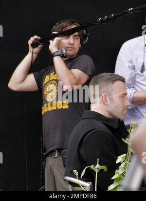 Ben Affleck filma una scena per la città in Harvard Square. Affleck, 37 anni, aveva un nuovo taglio più corto che mostrava alcuni peli grigi. Anche sul set erano co-star tra cui Jeremy Renner. Boston, ma. 9/15/09. Foto Stock