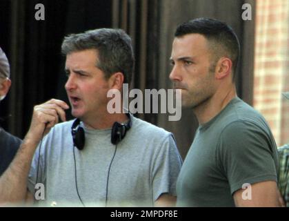 Ben Affleck filma una scena per la città in Harvard Square. Affleck, 37 anni, aveva un nuovo taglio più corto che mostrava alcuni peli grigi. Anche sul set erano co-star tra cui Jeremy Renner. Boston, ma. 9/15/09. Foto Stock