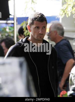 Ben Affleck filma una scena per la città in Harvard Square. Affleck, 37 anni, aveva un nuovo taglio più corto che mostrava alcuni peli grigi. Anche sul set erano co-star tra cui Jeremy Renner. Boston, ma. 9/15/09. Foto Stock