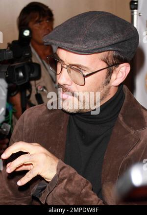 L'attore Billy Zane è quasi irriconoscibile con i suoi baffi e cappello mentre arriva alla prima mondiale di "come buono come morto" al 10th° Festival annuale del Cinema di Beverly Hills al Clarity Theater. Los Angeles, California. 04/14/10. Foto Stock