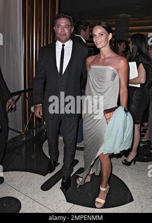 Attrice del programma televisivo USA Network con sede a Miami 'Burn Notice' Gabrielle Anwar e Shareef Malnik durante il Gala annuale dei Blacks si è tenuta l'Eden Roc Renaissance Miami Beach beneficiando delle conseguenze Charity & Foundation. L'evento di gala annuale è ospitato da Lea Black e suo marito, importante avvocato della difesa penale Roy Black. Miami, Florida. 03/02/11. Foto Stock