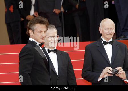 Sean Penn e presidente del Festival di Cannes Gilles Jacob camminano il tappeto rosso alla prima di 'cecità' durante il Festival di Cannes. Cannes, Francia. 5/14/08. Foto Stock