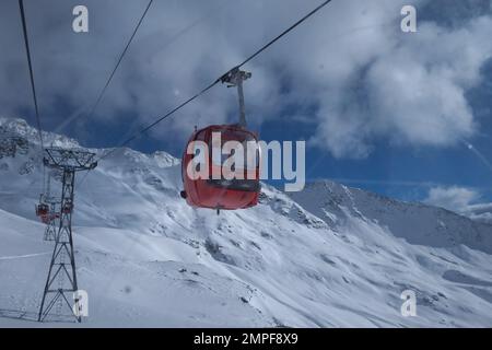 Michael Bunel / le Pictorium - Sci nelle Alpi - 3/1/2016 - Savoia / Francia / la plagne - illustrazione vacanze sci. la funivia / telesieg Foto Stock