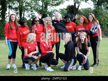 Mcnell Andrew, Melanie Chisholm, Richard Branson, Liz Locke, Michelle Heaton, Olivia Hallinan, Vida, Tameka Empson e Chloe Madeleyat la presentazione della squadra di Richard Branson per il Virgin Active London Triathlon. Londra, Regno Unito. 6/7/11. Foto Stock