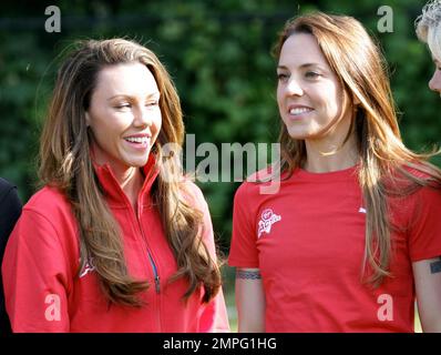 Michelle Heaton e Melanie Chisholm alla presentazione della squadra di Richard Branson per il Virgin Active London Triathlon. Londra, Regno Unito. 6/7/11. Foto Stock