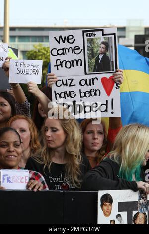 Viste generali dell'atmosfera della folla alla prima mondiale di 'la saga del crepuscolo: Breaking Dawn Part 1' al Nokia Theatre. Los Angeles, California. 14th novembre 2011. Foto Stock