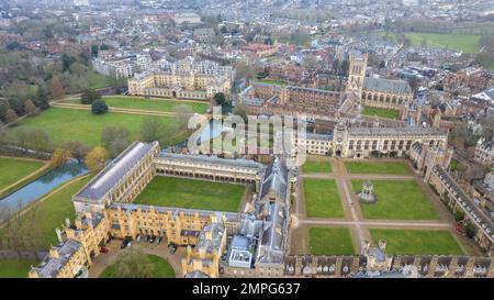 La foto del gennaio 26th 2023 mostra una vista aerea del Trinity College dell'Università di Cambridge. Foto Stock