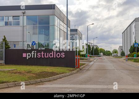 Simanovci, Serbia - 22 agosto 2022: PFI Studios Film Production Company Complex Buildings. Foto Stock