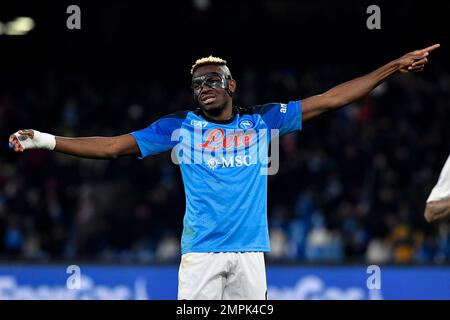 Victor Osimhen di SSC Napoli gesta durante la Serie Una partita di calcio tra SSC Napoli e ROMA allo stadio Diego Armando Maradona di Napoli (IT Foto Stock