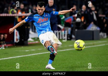 Hirving Lozano di SSC Napoli in azione durante la Serie Una partita di calcio tra SSC Napoli e ROMA allo stadio Diego Armando Maradona di Napoli (i Foto Stock