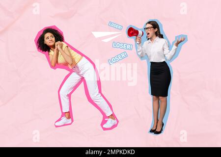 Grafica creativa collage fotografico di giovane ragazza divertente business signora capo urlare altoparlante forte impiegato molestie abuso isolato su sfondo rosa Foto Stock