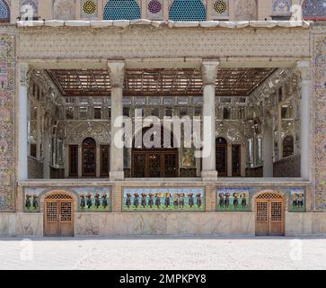 Una facciata dell'edificio Shams OL-Emareh sul lato est del Golestan Palace a Teheran, in Iran Foto Stock