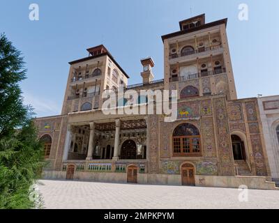 Una facciata dell'edificio Shams OL-Emareh sul lato est del Golestan Palace a Teheran, in Iran Foto Stock