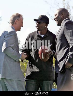 Chad Johnson arriva per essere intervistato su ESPN. Scottsdale, Arizona. 1/30/08. Foto Stock