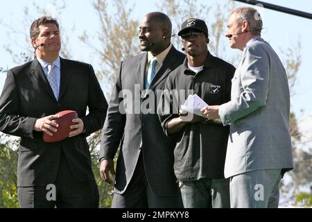 Chad Johnson arriva per essere intervistato su ESPN. Scottsdale, Arizona. 1/30/08. Foto Stock