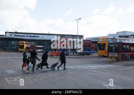 La stazione dei treni e degli autobus di Bedford nel Bedfordshire nel Regno Unito Foto Stock