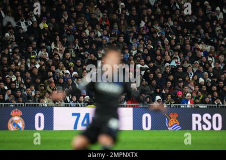Score e tifosi sugli stand durante la partita la Liga tra il Real Madrid e la Real Sociedad giocato allo stadio Santiago Bernabeu il 29 gennaio 2023 a Madrid, Spagna. (Foto di Colas Buera / PRESSIN) Foto Stock