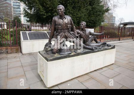 La statua commemorativa di Trooper Potts ad Abbots cammina a Reading nel Regno Unito Foto Stock