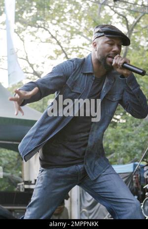 Rapper Common si esibisce come atto di supporto per Joss Stone al Central Park's Summer Stage, New York, 6/8/07. Foto Stock