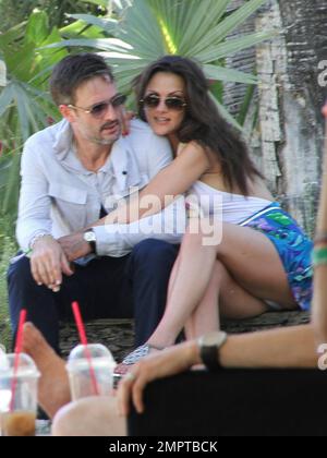 Nonostante l'annuncio della loro separazione il mese scorso, David Arquette e Ladylove Christina McLarty sono stati avvistati diventando piuttosto accogliente al Coachella Music Festival 2012. Potrebbe essere possibile che la coppia sia tornata insieme o forse semplicemente appendere fuori per il festival musicale? Indio, California. 21st aprile 2012. Foto Stock