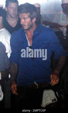 Dopo essersi recuperato da un infortunio di Achilles Tendon subito lo scorso marzo, David Beckham prende un boccone al ristorante Cleo al Redbury. David passò attraverso il ristorante con la mano sulla spalla di un amico e si interessò molto a quello che gli altri mangiavano per cena. Hollywood, California. 9/14/10. Foto Stock