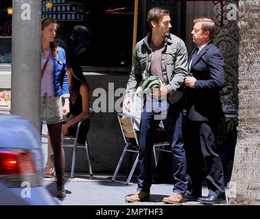 Ryan McPartlin e gli altri membri del cast hanno girato le scene del film "Daybreak", la nuova esperienza di intrattenimento coinvolgente e interattiva presentata da AT&T. Los Angeles, California. 29th maggio 2012. . Foto Stock