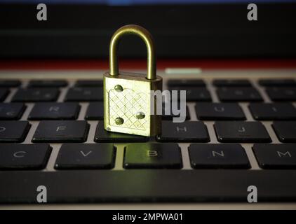 Sicurezza informatica e blockchain. Sicurezza Internet. Concetto di protezione dei dati su compter. Foto Stock