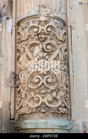 Elaborata scultura in pietra sulla facciata della Chiesa di San Agustin nel centro storico di Oaxaca, Messico. Costruito in stile barocco ed è stato completato Foto Stock