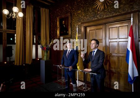 DEN BOSCH - il primo ministro Jan Jambon e il primo ministro Mark Rutte durante il vertice del governo olandese-fiammingo. Una delegazione dei governi olandese e fiammingo si riunisce per promuovere una buona cooperazione in molti settori. ANP KOEN VAN WEEL netherlands out - belgium out Foto Stock