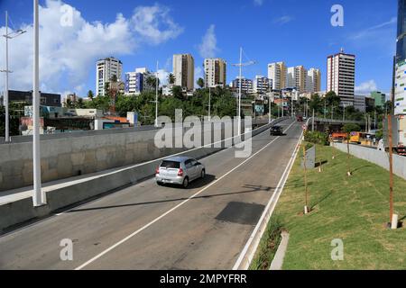 salvador, bahia, brasile - 19 gennaio 2023: Vista dei viadotti in costruzione per l'attuazione del sistema di trasporto BRT nella città di Salvador Foto Stock