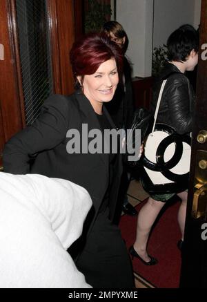 Sharon, Kelly e Ozzy Osbourne frequentano il bash di compleanno di Elton John all'Hamburger Hamlet di Los Angeles, California. 3/27/09. Foto Stock