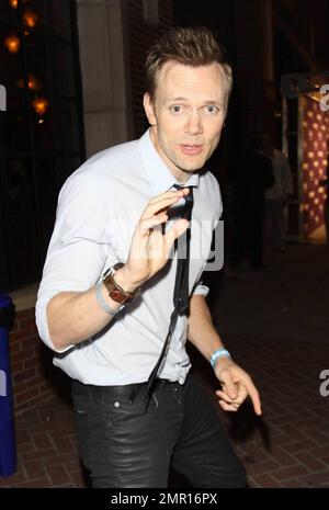 Joel McHale arriva all'Hotel Solamar per la celebrazione di EW e SyFy durante il Comic-con 2010. San Diego, California. 07/24/10. Foto Stock