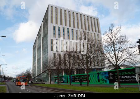 Slough, Berkshire, Regno Unito. 31st gennaio 2023. Lo skyline in continuo cambiamento del centro di Slough. Credit: Maureen McLean/Alamy Live News Foto Stock