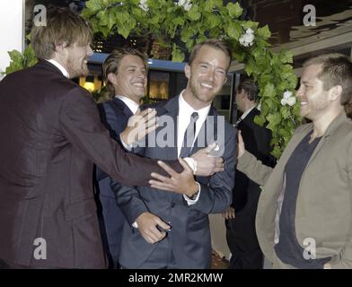 Kris Marshall, Xavier Samuel, Tim Draxl e Kevin Bishop arrivano alla prima australiana "A few Best Men" tenutasi all'Event Cinemas Bondi Junction. Sydney, Australia. 16th gennaio 2012. Foto Stock