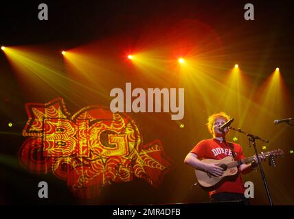 Ed Sheeran si esibisce sul palco durante il Big Gig britannico Girl Guiding tenutosi alla Wembley Arena. Londra, Regno Unito. 1st ottobre 2011. Foto Stock