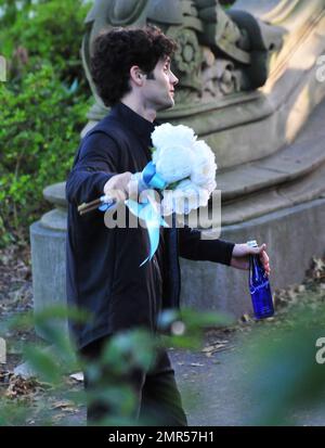 Le star di 'gossip Girl' Blake Lively, Leighton Meester e Penn Badgley sono viste sul set nelle scene di NYC per un episodio imminente del popolare show. New York, New York, 11th ottobre 2012. Foto Stock