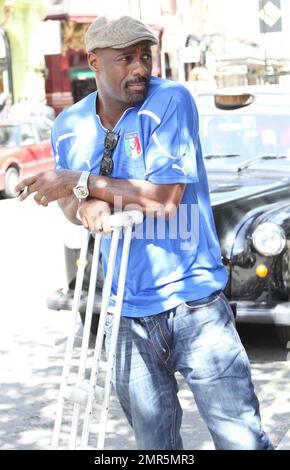 Attore Idris Elba alla 11th° gara annuale di Gumball 3000, che parte a Londra e vedrà i partecipanti correre per le strade di Amsterdam, Copenaghen, Stoccolma, Boston, Quebec City, Toronto e New York City. La buona gara spiritosa si vanta di non mantenere i punteggi cronometrati e agisce di più come una vetrina per le auto sportive di fascia alta e le automobili di novità. Londra, Regno Unito. 05/01/10. Foto Stock