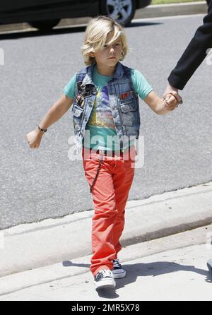 'Senza dubbio' la cantante e stilista Gwen Stefani è stato avvistato portando i suoi figli, Kingston di 6 anni e Zuma di 4 anni ad una festa per i bambini a Long Beach, CA. 10th giugno 2012. Foto Stock