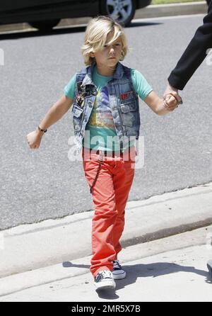 'Senza dubbio' la cantante e stilista Gwen Stefani è stato avvistato portando i suoi figli, Kingston di 6 anni e Zuma di 4 anni ad una festa per i bambini a Long Beach, CA. 10th giugno 2012. . Foto Stock