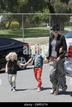 'Senza dubbio' la cantante e stilista Gwen Stefani è stato avvistato portando i suoi figli, Kingston di 6 anni e Zuma di 4 anni ad una festa per i bambini a Long Beach, CA. 10th giugno 2012. . Foto Stock