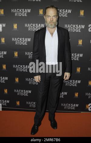 Hugo Weaving e Teresa Palmer alla prima Australiana di 'Hacksaw Ridge' a Sydney, Australia. 16th ottobre 2016. Foto Stock