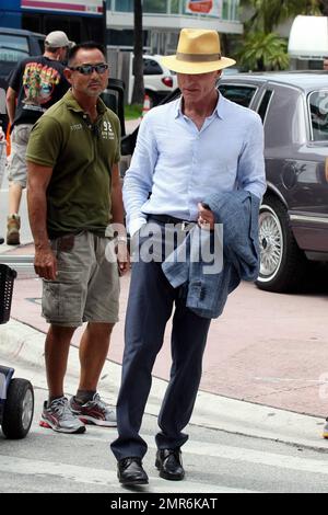Ed Harris e Tony Plana hanno girato le scene del loro nuovo film "Pain and Gain". Il film ha anche come protagonisti Dwayne 'The Rock' Johnson e Mark Wahlberg. Miami Beach, Florida. 17th maggio 2012. Foto Stock