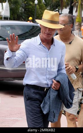 Ed Harris e Tony Plana hanno girato le scene del loro nuovo film "Pain and Gain". Il film ha anche come protagonisti Dwayne 'The Rock' Johnson e Mark Wahlberg. Miami Beach, Florida. 17th maggio 2012. Foto Stock