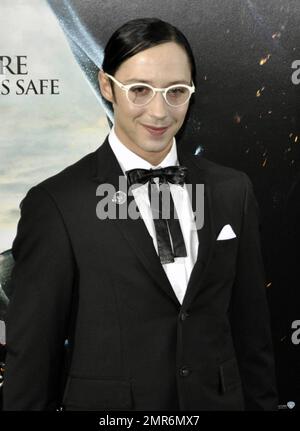 Johnny Weir alla prima di 'Harry Potter and the Deathly Hallows: Part 1' alla Alice Tully Hall del Lincoln Center a New York, NY 11/15/10. Foto Stock