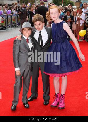 Theo Stevenson, Scarlett Stitt e Ross Marron sono presenti alla prima mondiale di Horrid Henry il film a Londra, Regno Unito, 07/24/11. Foto Stock