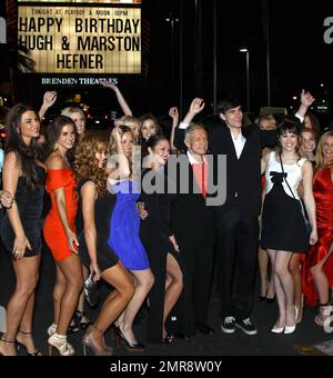 Hugh Hefner, fondatore di Playboy, festeggia il suo 85th° compleanno in una festa combinata con il figlio Marston, che ha festeggiato il suo 21st° compleanno al Palms Hotel and Casino. Il duo padre-figlio si pose per delle foto con i loro amici, tra cui la fidanzata di Marston Playboy Playmate Claire Sinclair e la fidanzata di Hugh Crystal Harris. Nella foto: Hugh Hefner, Marston Hefner e la sua fidanzata Claire Sinclair. Las Vegas, Nevada. 04/09/11. Foto Stock