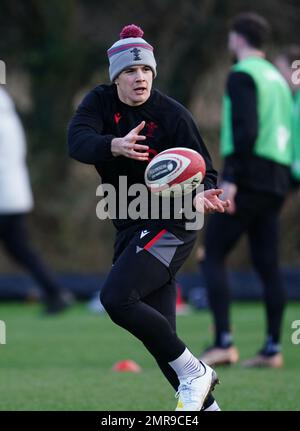 Galles Joe Hawkins durante la sessione di formazione al vale Resort, Hensol, Pontyclun. Data immagine: Martedì 31 gennaio 2023. Foto Stock