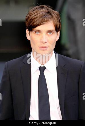 Cillian Murphy cammina sul tappeto rosso per la prima nel Regno Unito del nuovo film Warner Brothers 'Inception' tenutosi a Odeon Leicester Square. L'attesissimo thriller d'azione fantascientifico, diretto da Christopher Nolan, famoso per "Batman Begins" e "The Dark Knight", ha nominato Oscar attori Leonardo DiCaprio, Marion Cotillard ed Ellen Page. 'Inception' è destinata a colpire il Regno Unito e il Nord America teatri e IMAX il 16 luglio e in tutta Europa in luglio e agosto. Londra, Regno Unito. 07/08/10. Foto Stock