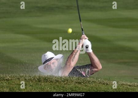 Pebble Beach, California, Stati Uniti. 31st Jan, 2023. Rory Sabbatini pratica prima del 2023 AT&T Pro-Am., PGA Tour golf evento. Qui nel famoso bunker 18th a Pebble Beach Links Credit: Motofoto/Alamy Live News Foto Stock