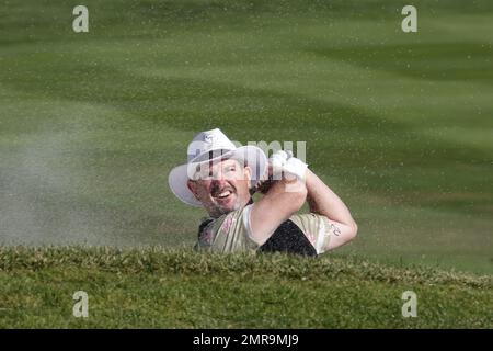 Pebble Beach, California, Stati Uniti. 31st Jan, 2023. Rory Sabbatini pratica prima del 2023 AT&T Pro-Am., PGA Tour golf evento. Qui nel famoso bunker 18th a Pebble Beach Links Credit: Motofoto/Alamy Live News Foto Stock